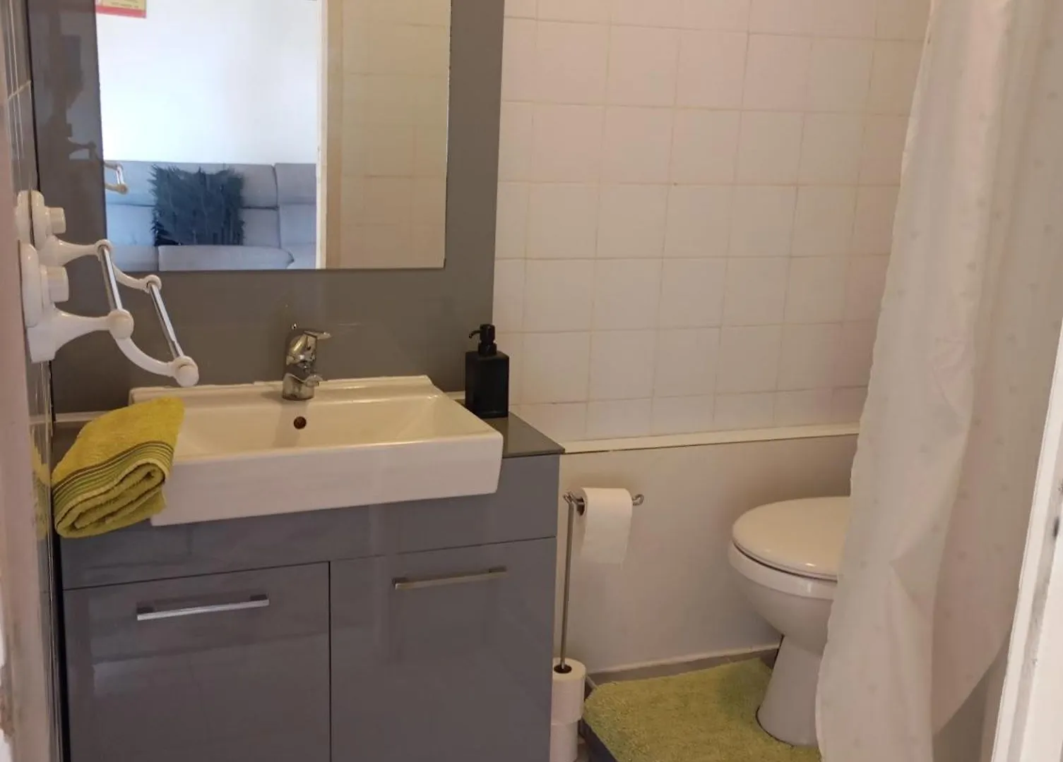 Appartement Dans Villa A 마리냔 0*,